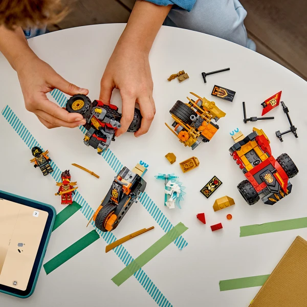 LEGO® NINJAGO® ΤΑ ΣΥΝΔΥΑΖΟΜΕΝΑ ΟΧΗΜΑΤΑ ΤΟΥ ΚΑΪ ΚΑΙ ΤΟΥ ΚΟΟΥΛ