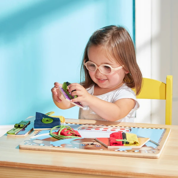 MELISSA & DOUG ΤΟ ΤΡΑΠΕΖΙ ΤΗΣ ΑΡΚΟΥΔΙΤΣΑΣ