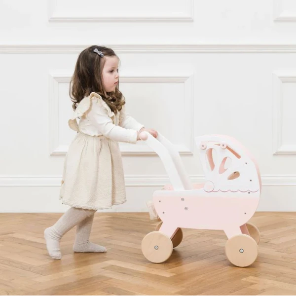 LE TOY VAN ΞΥΛΙΝO ΚΑΡΟΤΣΙ ΚΟΥΚΛΑΣ 46Χ29Χ53 εκ.