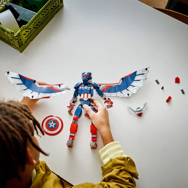 LEGO® MARVEL NEW CAPTAIN AMERICA CONSTRUCTION FIGURE