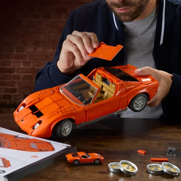 HOT WHEELS PREMIUM SERIES CAR LAMBORGHINI 71 MIURA P400 SV