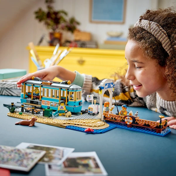 LEGO® CITY TRAINS CLASSIC BEACH STREETCAR