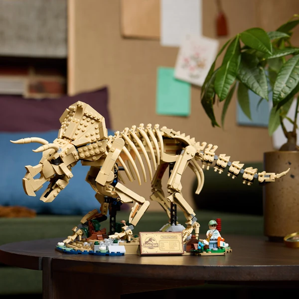 LEGO® JURASSIC WORLD DINOSAUR FOSSILS TRICERATOPS