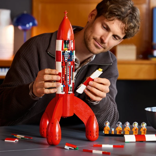 LEGO® IDEAS ΣΕΛΗΝΙΑΚΟΣ ΠΥΡΑΥΛΟΣ TINTIN®