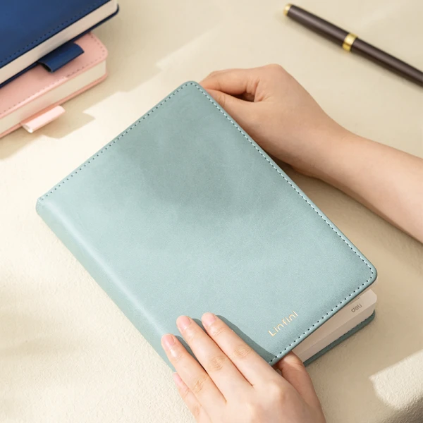 DELI LINFINI LEATHER-LOOL RULES NOTEBOOK WITH PEN HOLDER A5 80gsm - 3 COLOURS