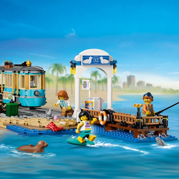 LEGO® CITY TRAINS CLASSIC BEACH STREETCAR