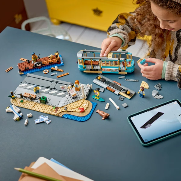 LEGO® CITY TRAINS CLASSIC BEACH STREETCAR