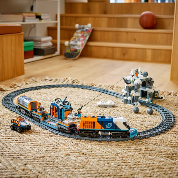LEGO® CITY EXPLORERSʼ ARCTIC POLAR EXPRESS TRAIN