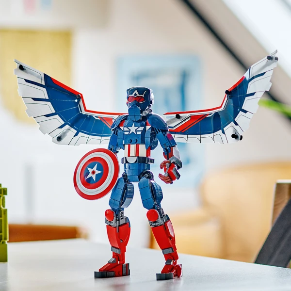 LEGO® MARVEL NEW CAPTAIN AMERICA CONSTRUCTION FIGURE